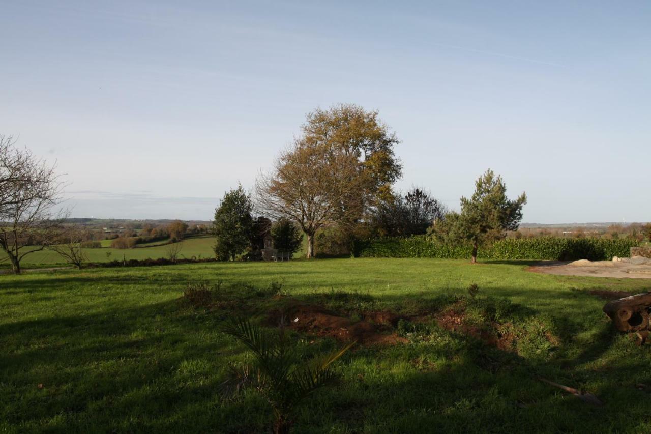 Aux Charmes D'Antan Hotel La Pommeraie-sur-Sèvre Екстериор снимка