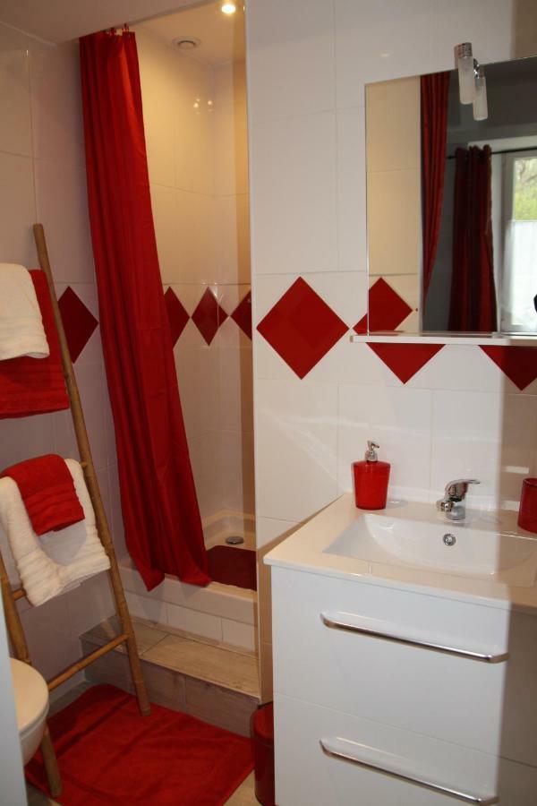 Aux Charmes D'Antan Hotel La Pommeraie-sur-Sèvre Екстериор снимка