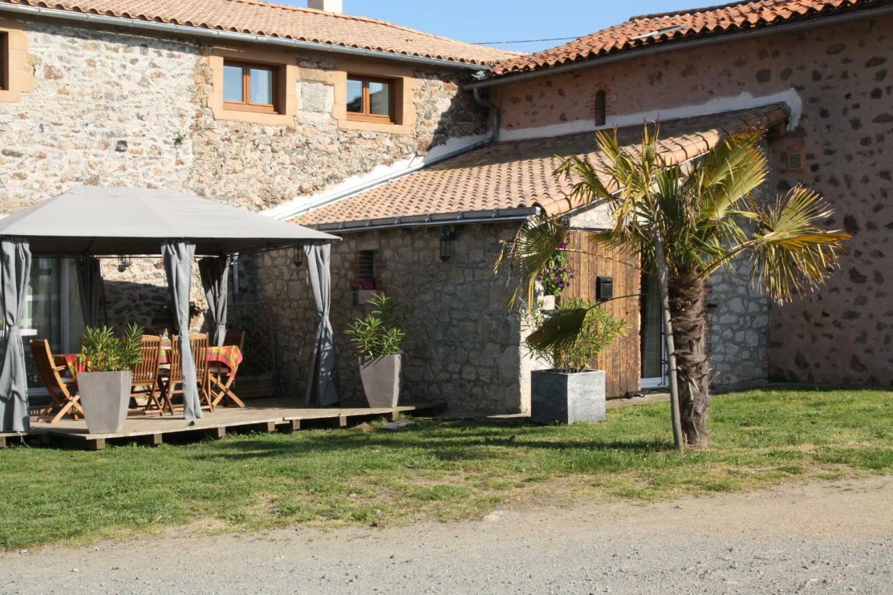 Aux Charmes D'Antan Hotel La Pommeraie-sur-Sèvre Екстериор снимка