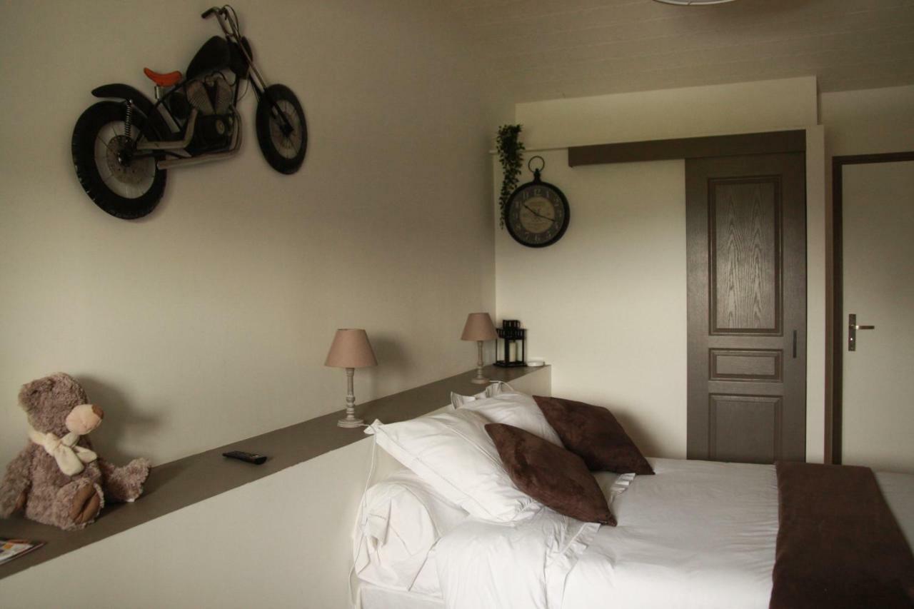 Aux Charmes D'Antan Hotel La Pommeraie-sur-Sèvre Екстериор снимка