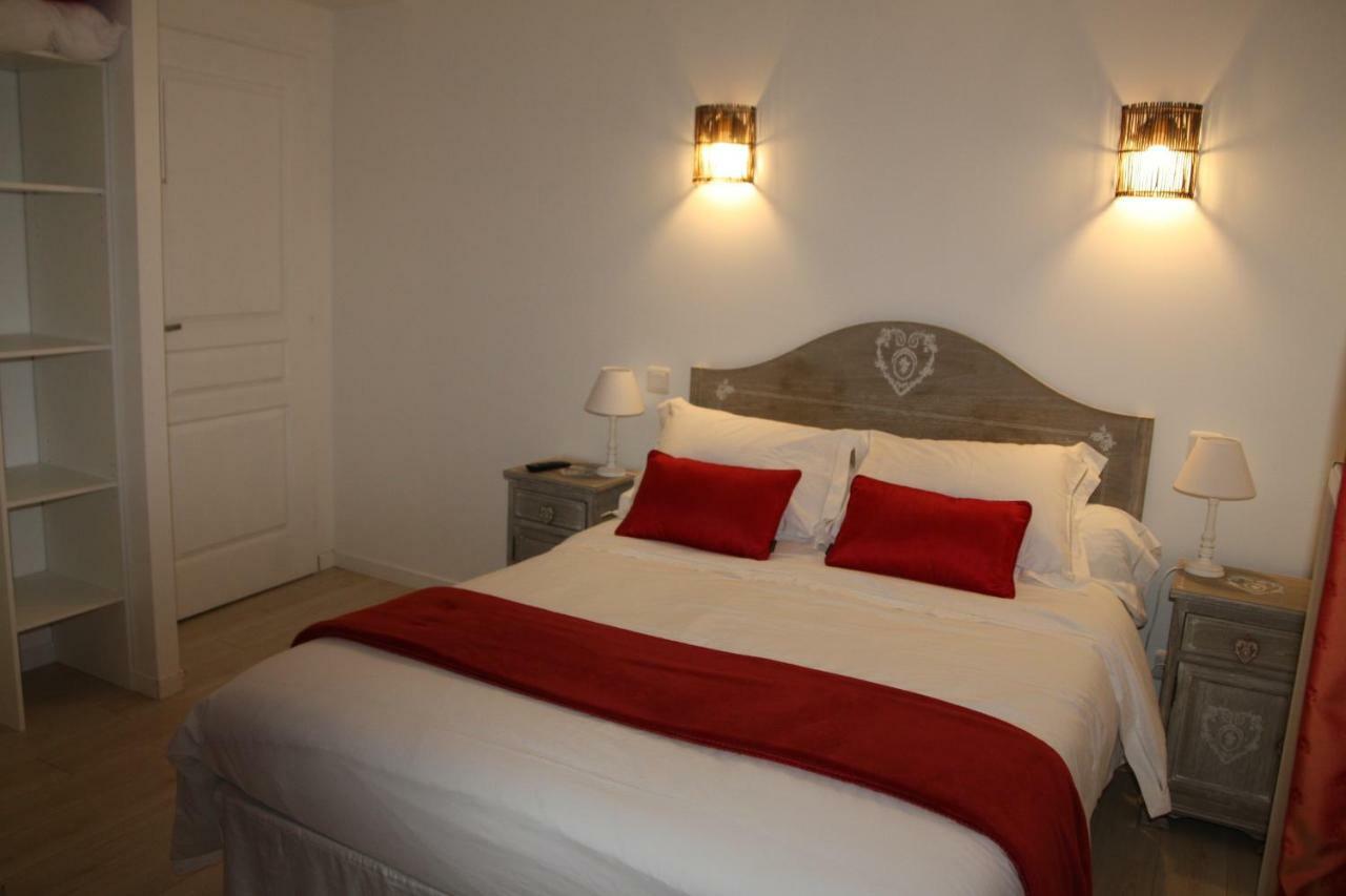 Aux Charmes D'Antan Hotel La Pommeraie-sur-Sèvre Екстериор снимка