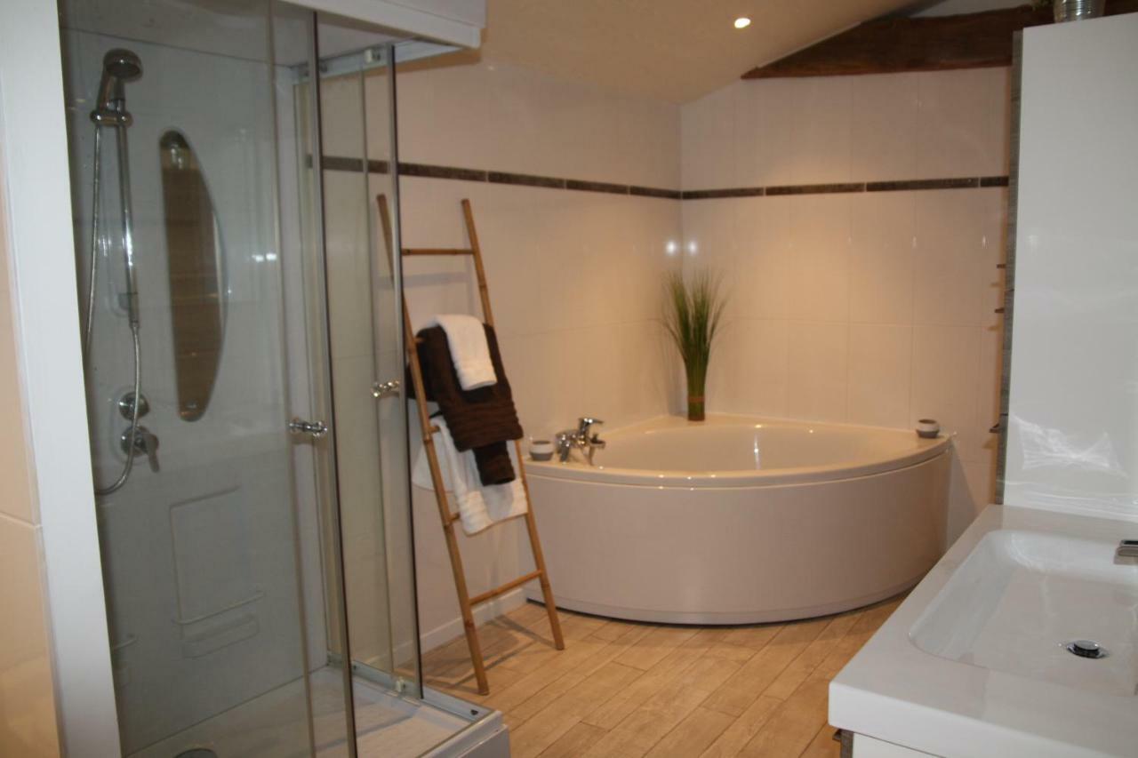 Aux Charmes D'Antan Hotel La Pommeraie-sur-Sèvre Екстериор снимка