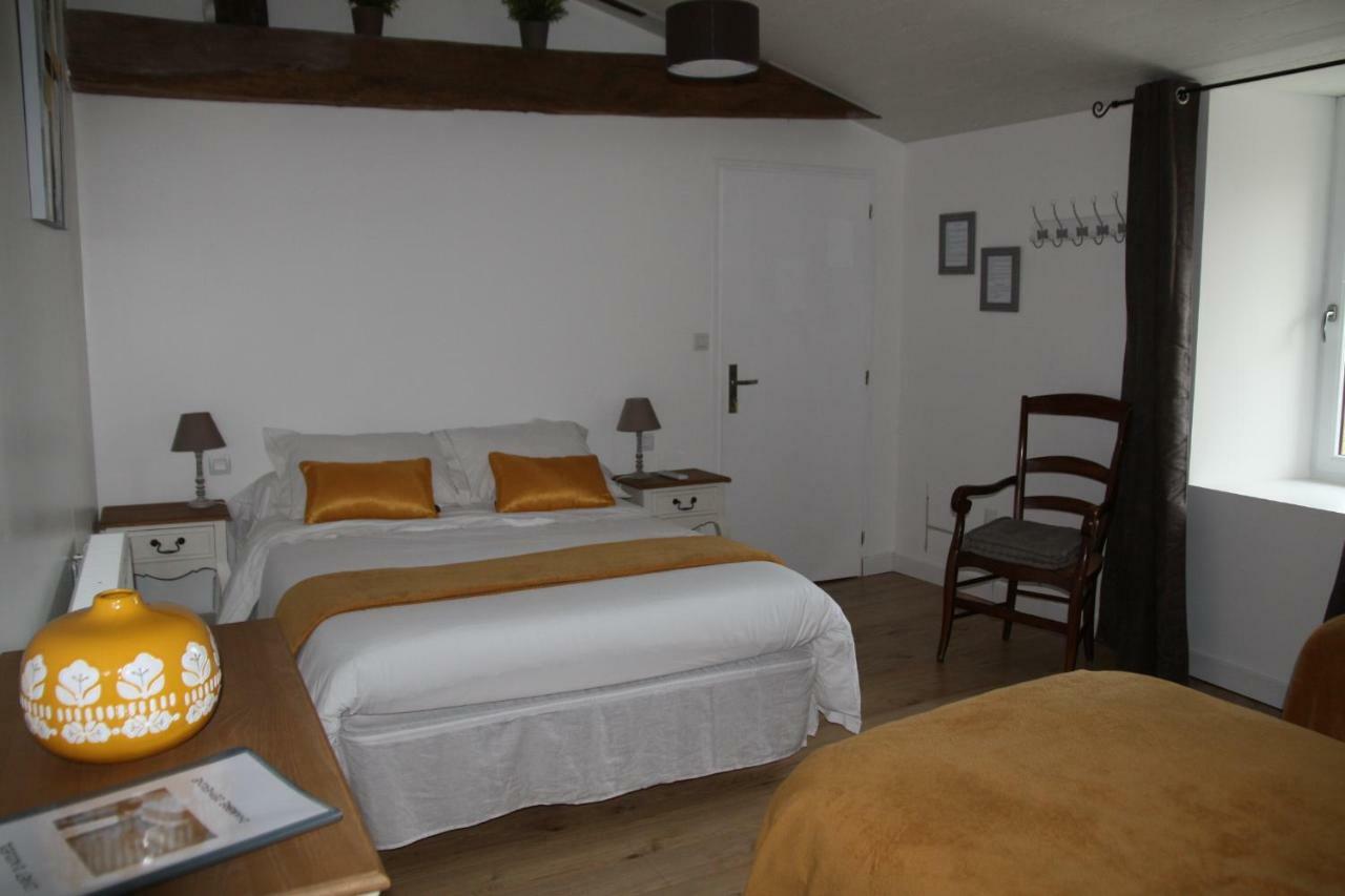 Aux Charmes D'Antan Hotel La Pommeraie-sur-Sèvre Екстериор снимка